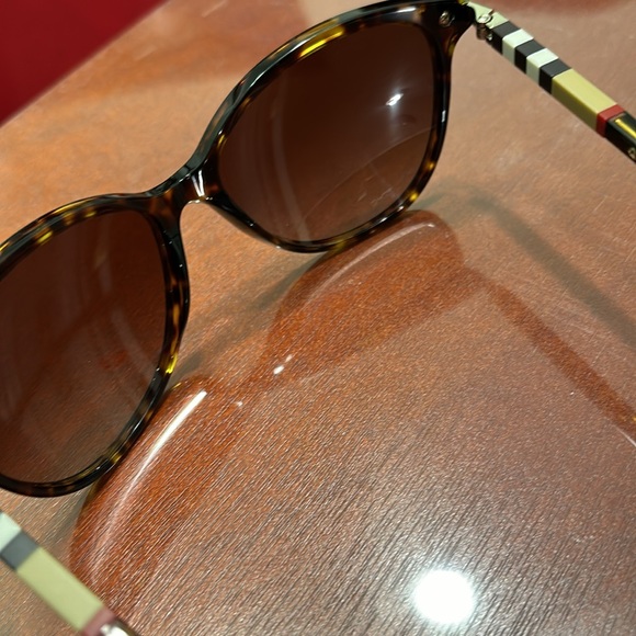 - ***- Burberry  made in Italy —-Cat-Eye -Sun Glasses. - Picture 10 of 13